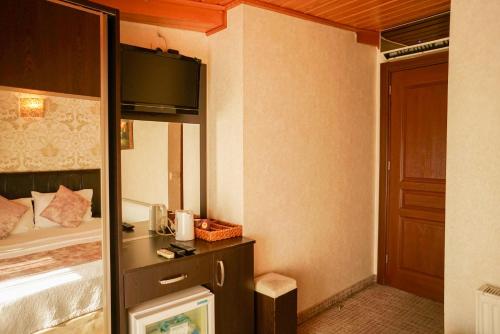 Postel nebo postele na pokoji v ubytování Eskibağ Butik Hotel