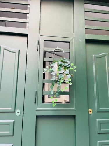 a green door with a potted plant in a window at Alex mary home in Naples