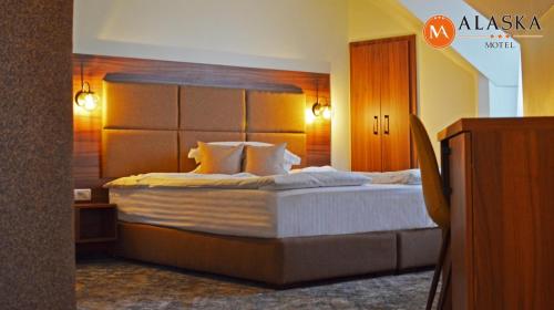 מיטה או מיטות בחדר ב-Motel Alaska