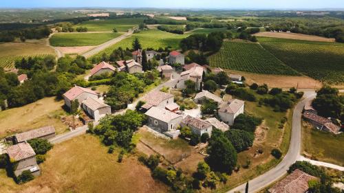 Et luftfoto af Maisonnette Lotoise, meublé de tourisme 3 étoiles