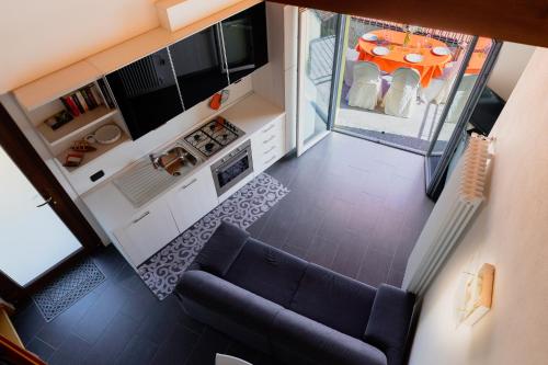an overhead view of a living room with a couch at Casa Fausto in Vercana