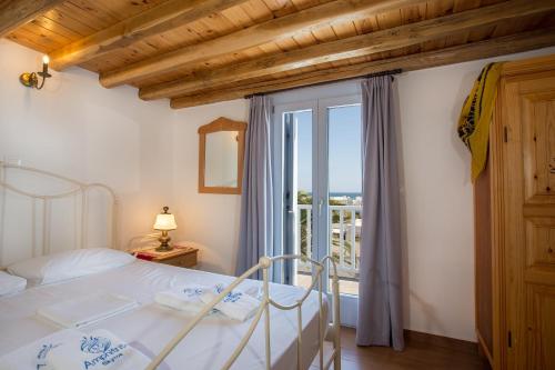 Ένα ή περισσότερα κρεβάτια σε δωμάτιο στο Amphitrite Apartments Skyros