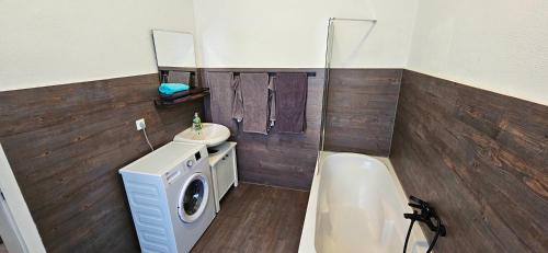 a bathroom with a washing machine and a sink at VILLA LINDENECK ECONOMY in Bernburg
