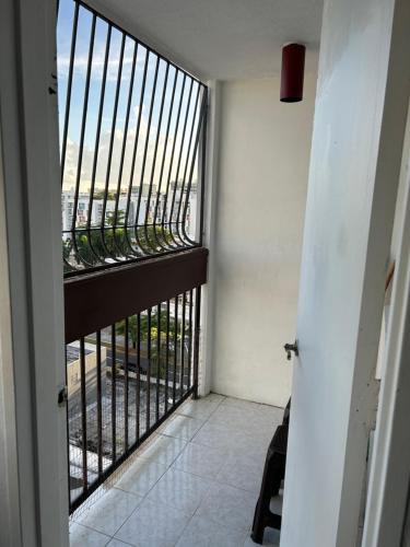 Habitación con balcón con vistas. en MARVELOUS APARTMENT, en San Juan