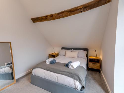 a bedroom with a bed and a mirror at Pass the Keys 5C Charming Town Centre Apartment With Roof Top Views in Shrewsbury