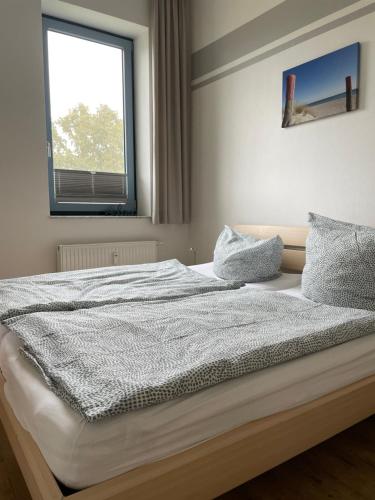 Postel nebo postele na pokoji v ubytování Ferienwohnung Fehmarn am Südstrand