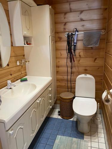 Koupelna v ubytování Cottage with hot tub