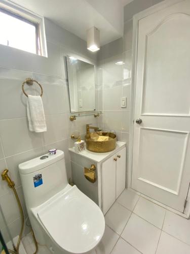 Ένα μπάνιο στο RK Maisson Roiyale Palmdale Heights Pasig