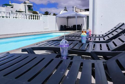 3 Private rooms - 3 habitaciones privadas shared duplex Gara with private pool