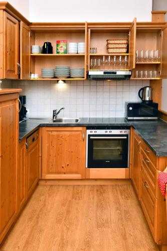Nhà bếp/bếp nhỏ tại Appartements neben der Gondelbahn - Haus Nord