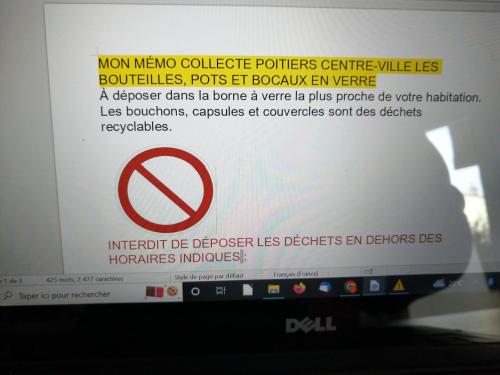 a computer screen with a sign on it at MAGNIFIQUE ESCALE POITEVINE. THE PLACE TO BE in Poitiers