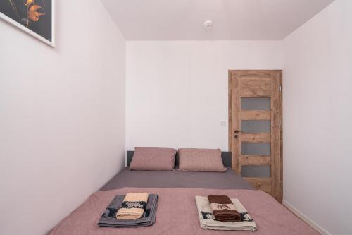 Кровать или кровати в номере ApartWro 7th - City Square, Railway Station (balcony, garage)