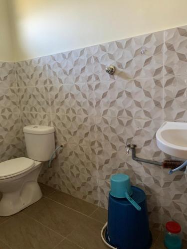 Ένα μπάνιο στο Homestay Dalilah Islam Sendayan