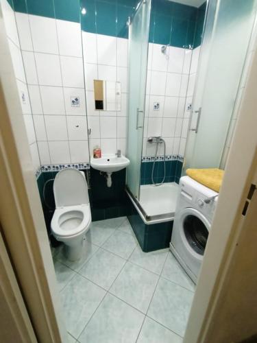 Et badeværelse på Centrum Apartament Wyszyńskiego 45m2
