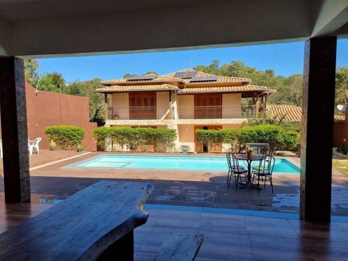 Kolam renang di atau dekat dengan Dara House e eventos com piscina aquecida, sauna, Jacuzzi e área gourmet para festas de até 200 pessoas