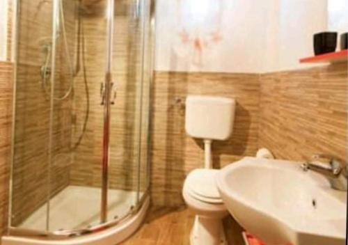a bathroom with a shower and a toilet and a sink at Villa Nuccia Oasi di relax con piscina in Castellammare del Golfo
