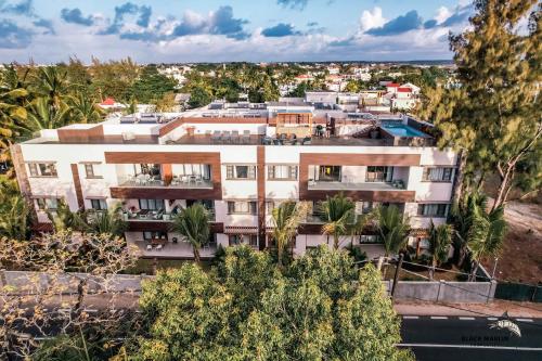 an aerial view of a building with palm trees at Black Marlin Apartments in Pereybere