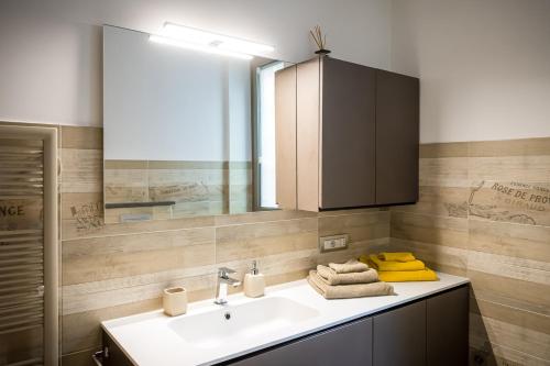 a bathroom with a sink and a mirror at Luna Nuova in Tirano