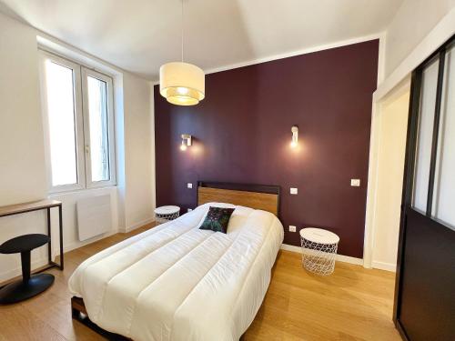 a bedroom with a large white bed and two windows at LE CARREAU DE FALGUIERE - Hypercentre - Gare in Toulouse
