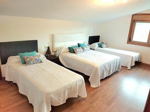 a hotel room with two beds and a window at casa mar por habitaciones in Brion