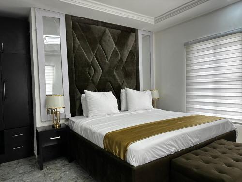 Posteľ alebo postele v izbe v ubytovaní KAIR Service Apartments