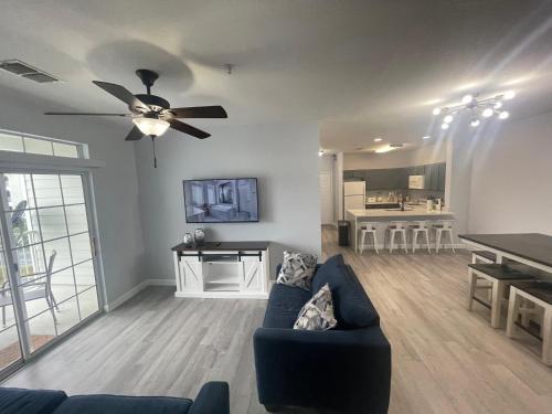 15 minutes way from Disney Condo Resort Pool Sleeps 10 photo 4