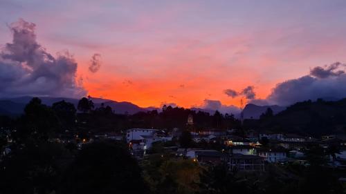 a view of a city at sunset at Casa Selah - Una pausa entre café y montañas in Salento
