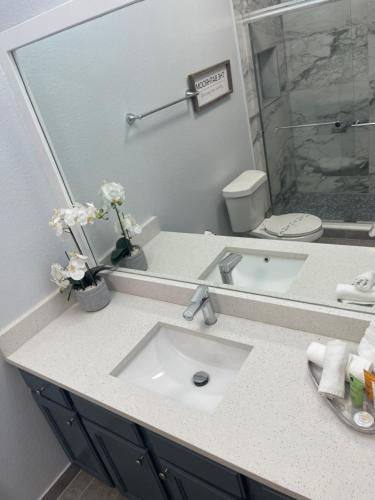 15 minutes way from Disney Condo Resort Pool Sleeps 10 photo 17