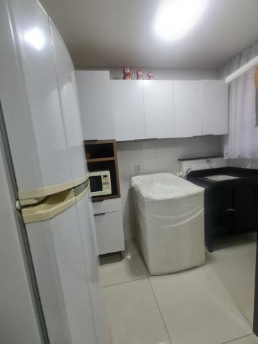 Η κουζίνα ή μικρή κουζίνα στο APTO 2 QUARTOS GUARAPARI