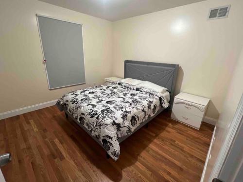 Postel nebo postele na pokoji v ubytování Family Friendly NYC Access 7 Guests