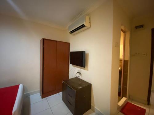 a room with a tv on the wall and a room with at HOTEL SAHARA INN BATU CAVES in Batu Caves