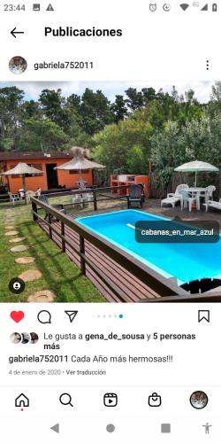 uma imagem de um website com uma imagem de uma piscina em Cabañas en Mar Azul em Mar Azul