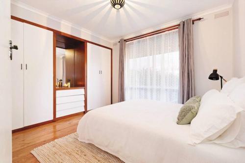 Ліжко або ліжка в номері Your Quiet Ballarat home