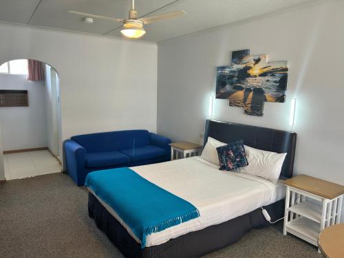 Postel nebo postele na pokoji v ubytování Acacia Rose Motor Inn