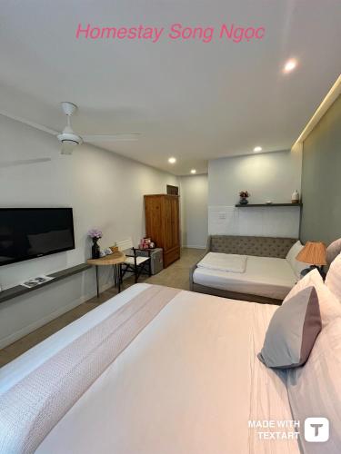 Katil atau katil-katil dalam bilik di Homestay Song Ngọc Phan Thiết