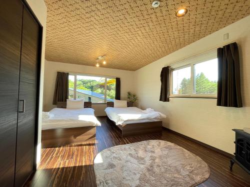 Postel nebo postele na pokoji v ubytování NISEKO VILLA kiraku HOU 車利用にオススメ 各スキー場迄車で約15分