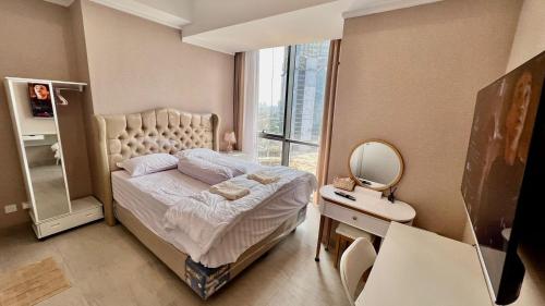 a small bedroom with a bed and a mirror at Condo with nearest to JIExpo 55” SMART TV (Netflix & Disney) and Wi-fi 50mb in Jakarta