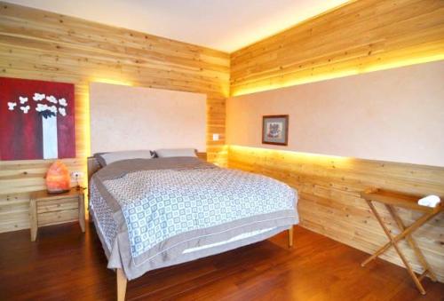 Una cama o camas en una habitación de 快樂鼠樓中樓6-8人房