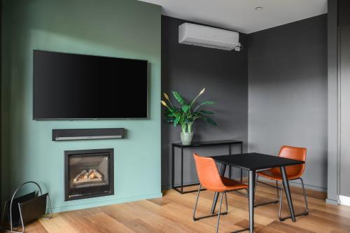 a living room with a fireplace and a tv on a wall at The View Bright - Apartment 1 in Bright