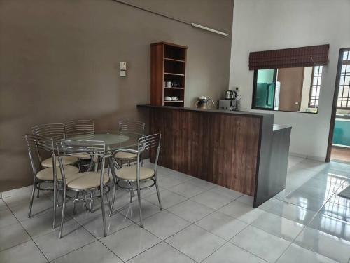 Η κουζίνα ή μικρή κουζίνα στο June's Homestay@ Puteri Wangsa near Aeon & IKEA