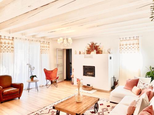 a living room with a couch and a table at villa Luberon in Saint-Saturnin-les-Apt