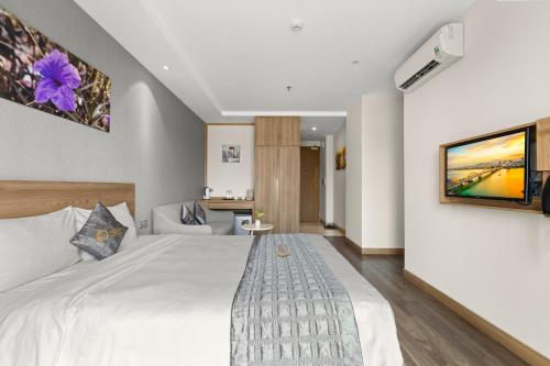 Katil atau katil-katil dalam bilik di Moon Hotel and Apartment Da Nang