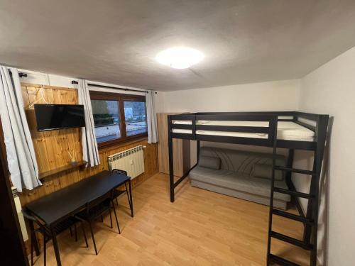 Una cama o camas en una habitación de Appartamento di Equa al Passo del Tonale