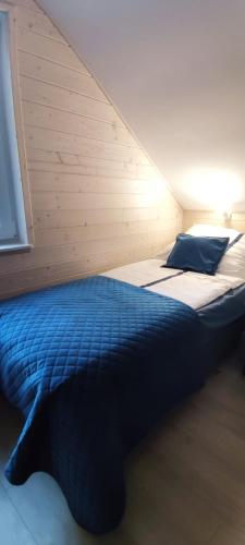 Un pat sau paturi într-o cameră la W Sosnach
