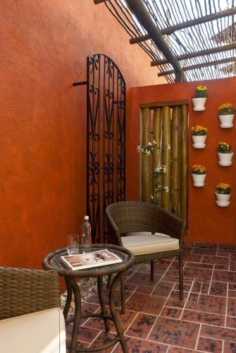 a patio with a table and a chair and a table and a table sidx sidx at Abayomi Hotel in Ilhabela