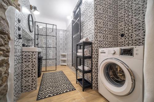 a laundry room with a washing machine in it at Apartmánový dům Jeník in Nové Hrady