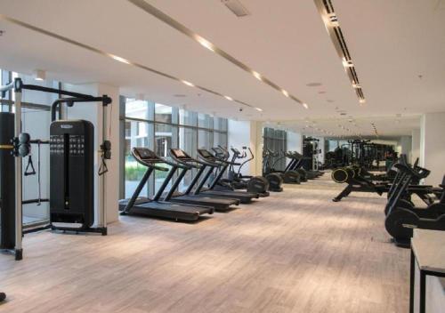 Fitness centrum a/nebo fitness zařízení v ubytování Dream Vacation 2 Bedroom, Palm Jumeirah Getaway