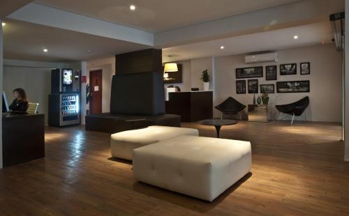 The lobby or reception area at H3 Hotel Paulista