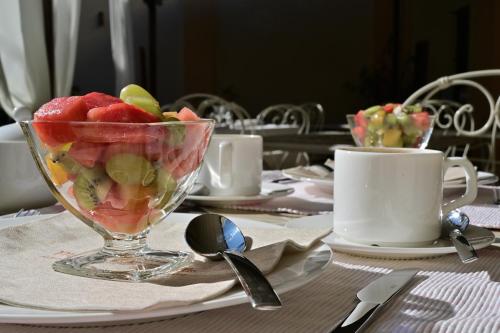 a glass bowl filled with fruit on a table at Agriturismo Ma Che Bel Castello in Mombaruzzo