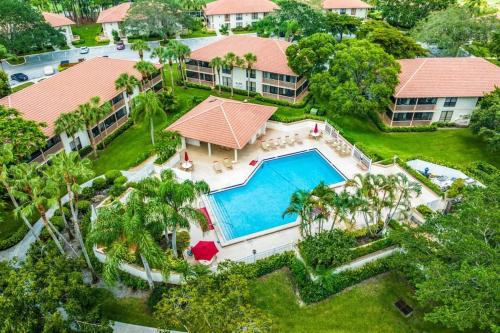an aerial view of a house with a swimming pool at The Delightful Golf Villa in Palm Beach Gardens